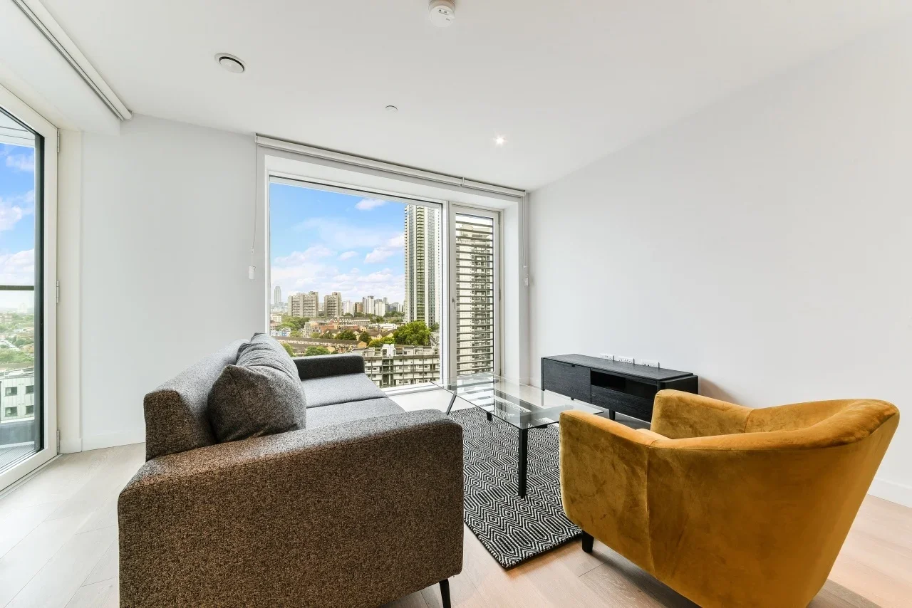 Flat Deacon Street in Greater London