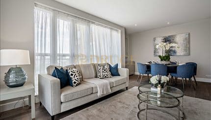 Flat Westferry Circus in Greater London