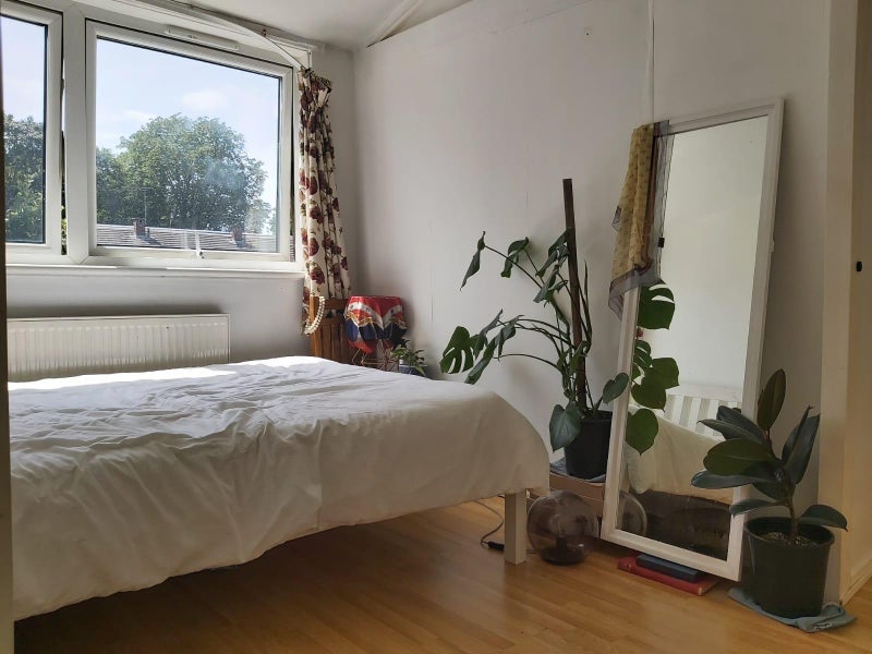 Room Gaywood Close in Greater London