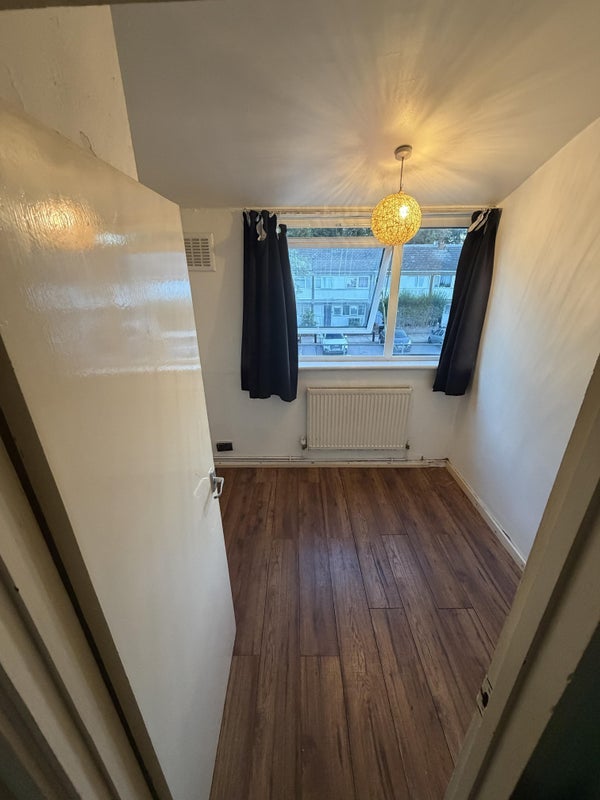 Room Gaywood Close in Greater London