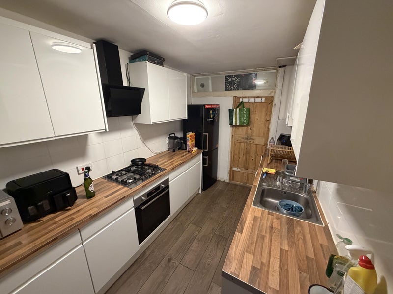 Room Gaywood Close in Greater London