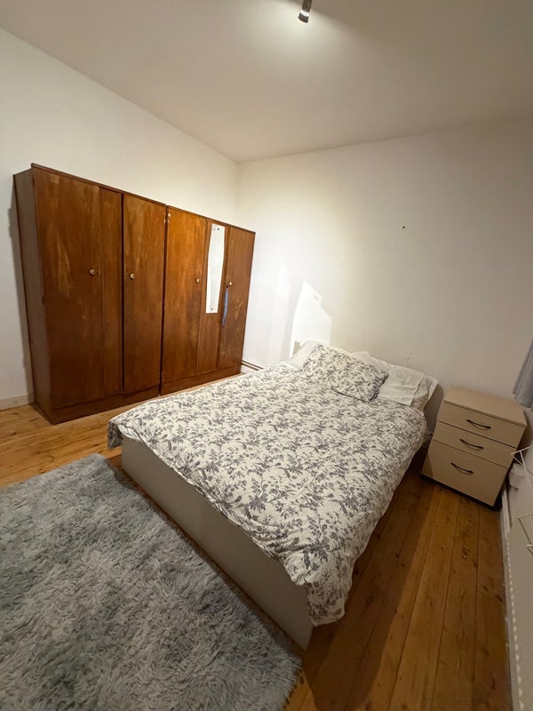 Flat Bevenden Street in Greater London