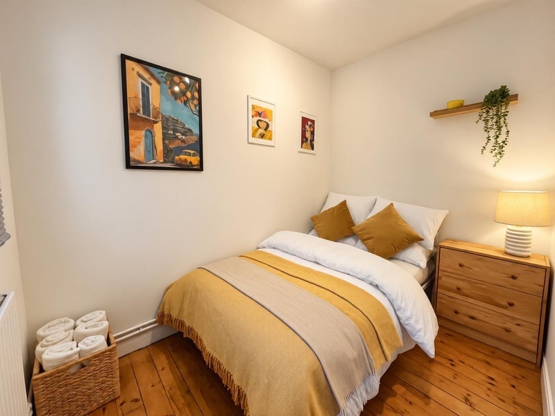 Flat Bevenden Street in Greater London