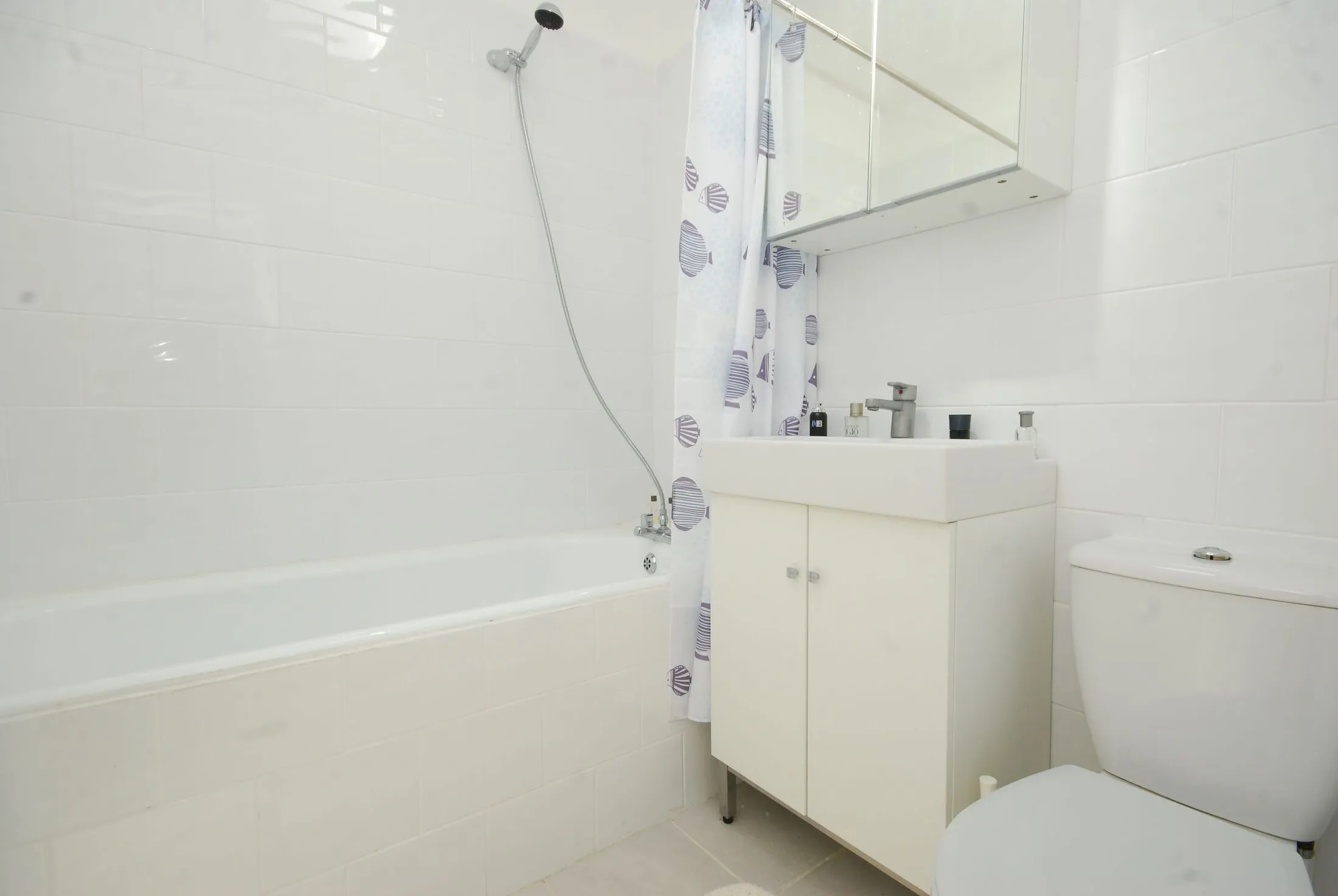Flat Kersfield Road in Greater London
