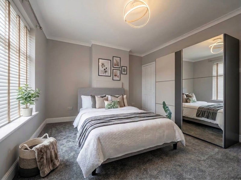 Room Gladstone Road in Ipswich