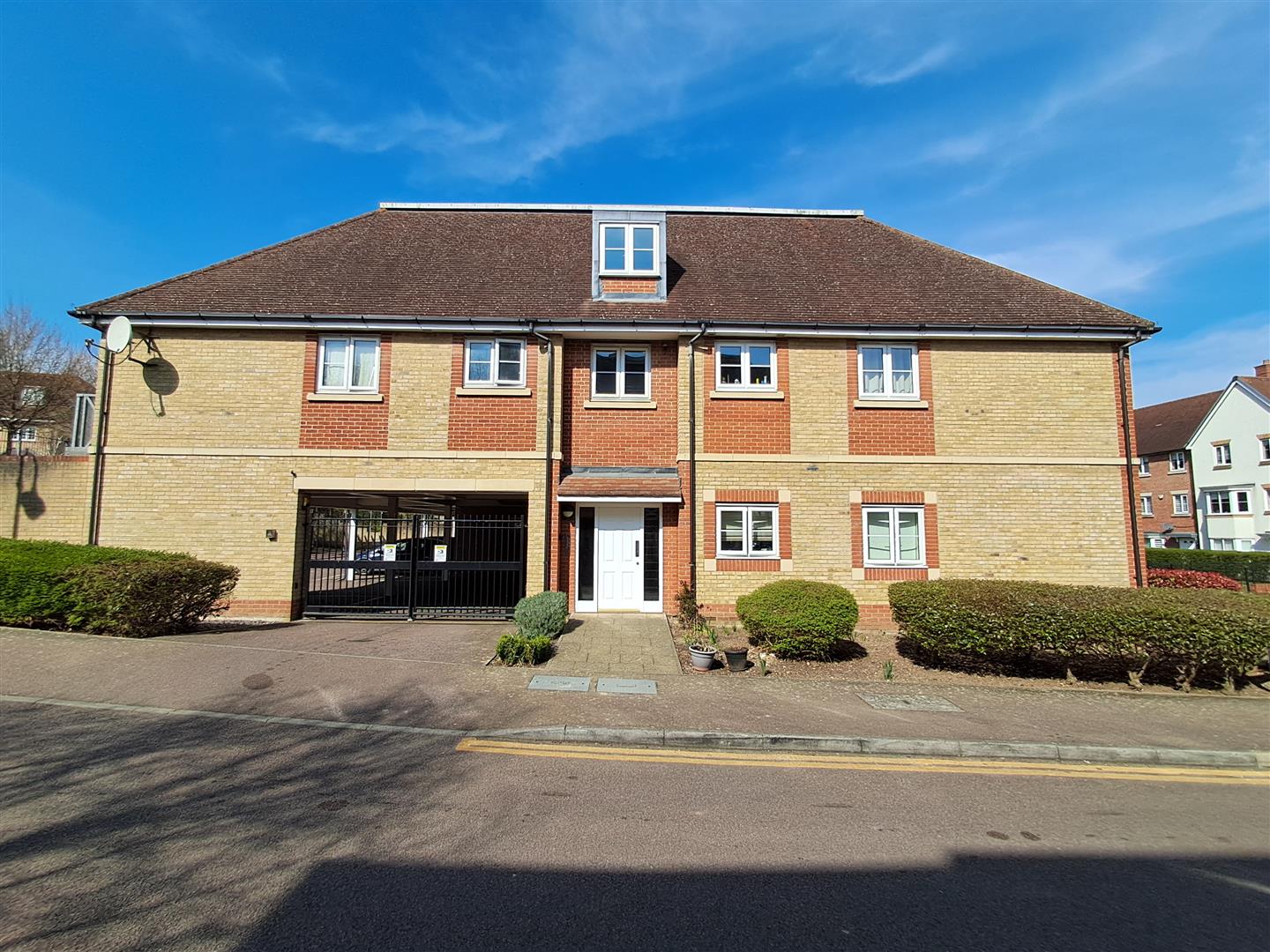 Flat Three Valleys Way in Hertsmere