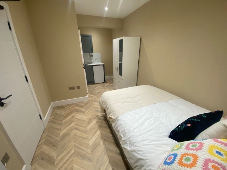 Flat Sipson Lane in Greater London