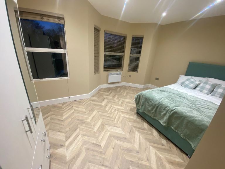 Flat Sipson Lane in Greater London