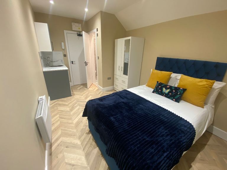 Flat Sipson Lane in Greater London