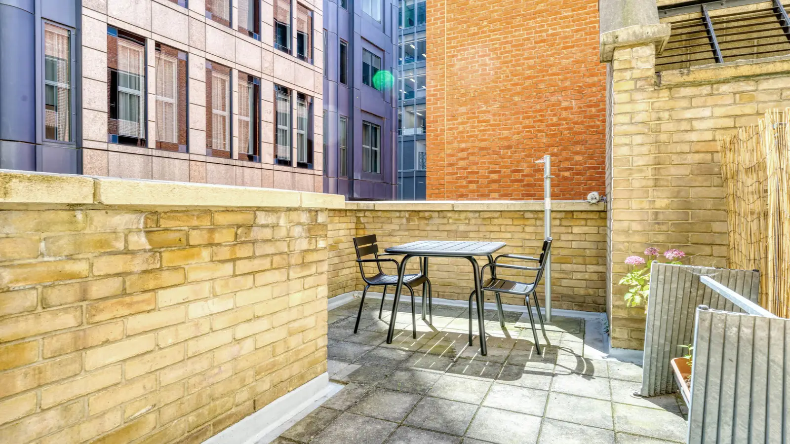 Flat Aldersgate Street in City of London