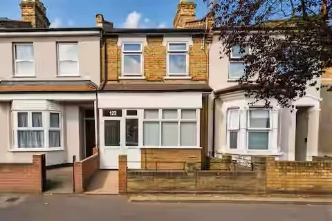 House Belmont Park Road in Greater London