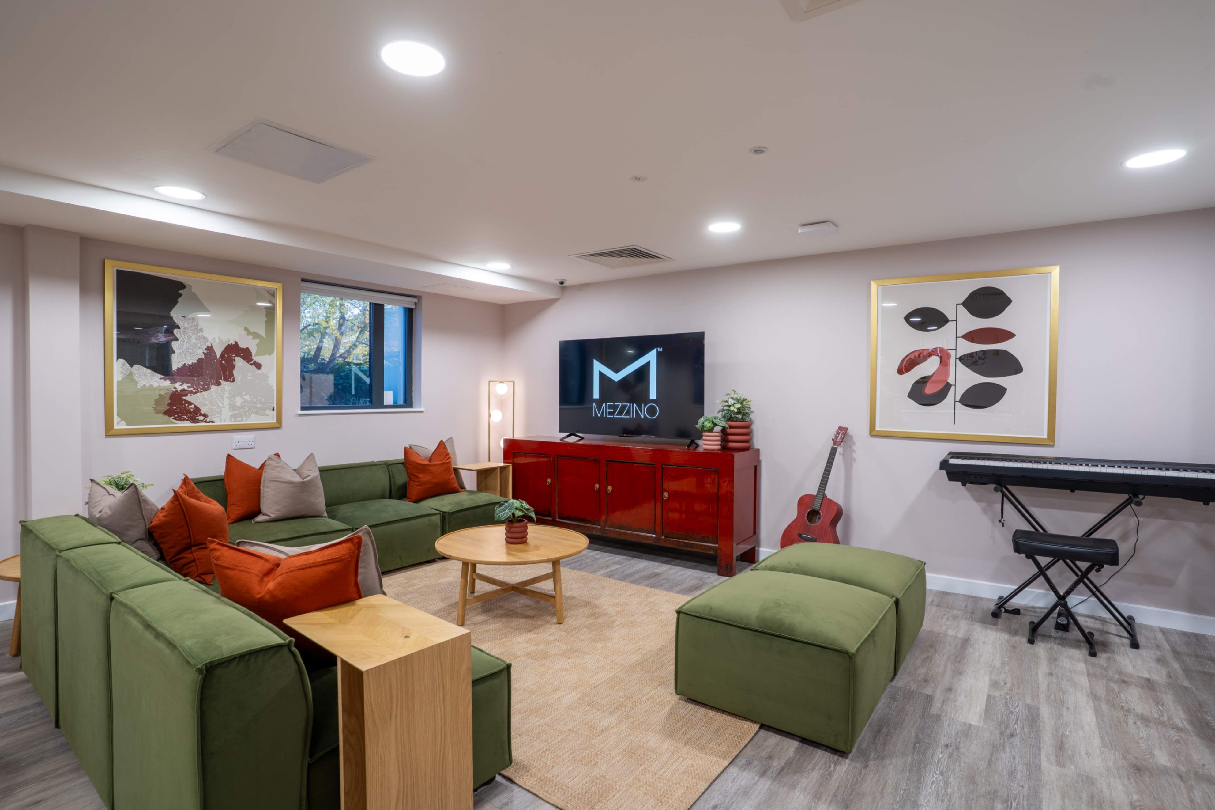 Room Clarendon Road in Leeds