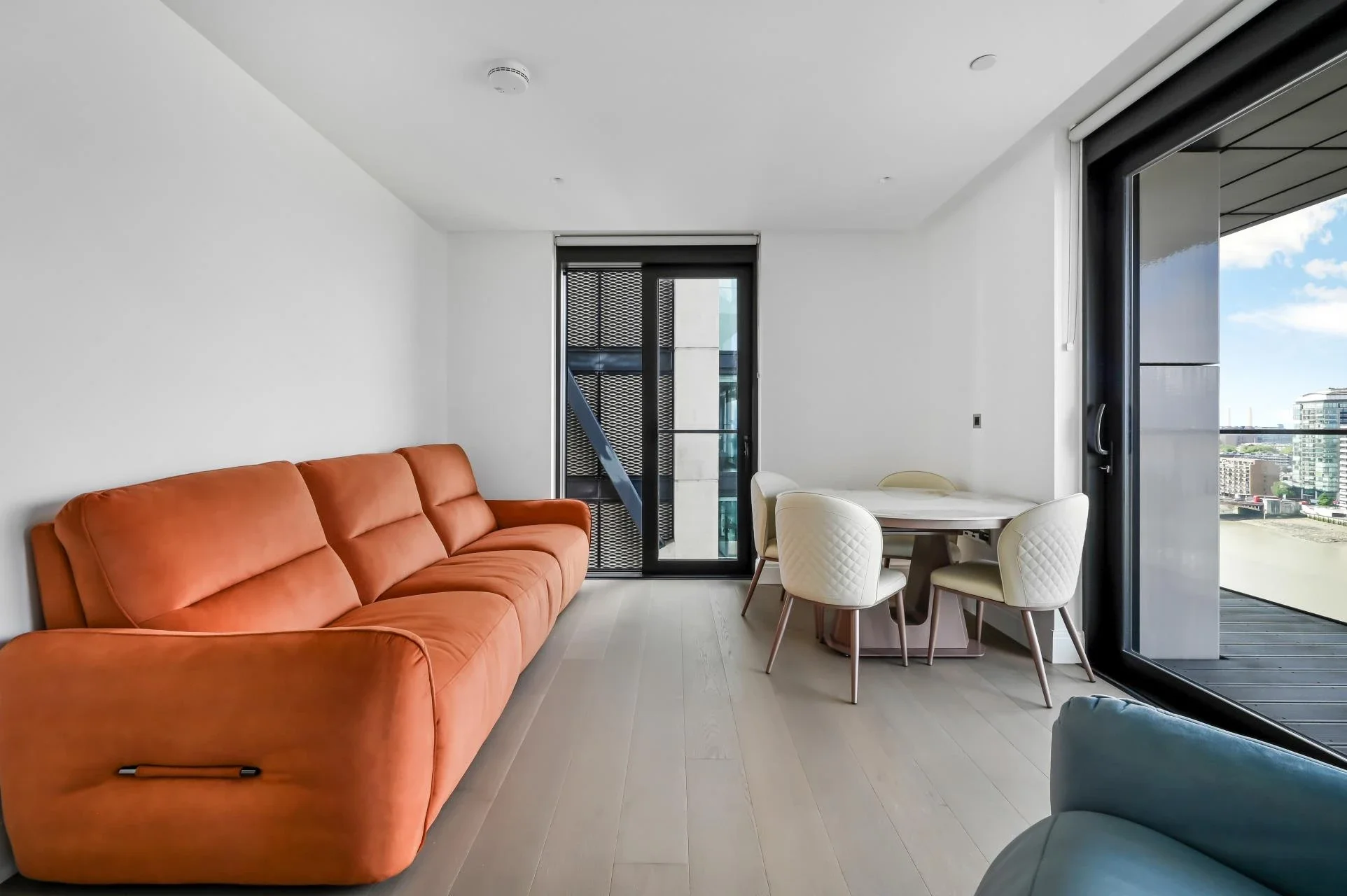 Flat Albert Embankment in Greater London