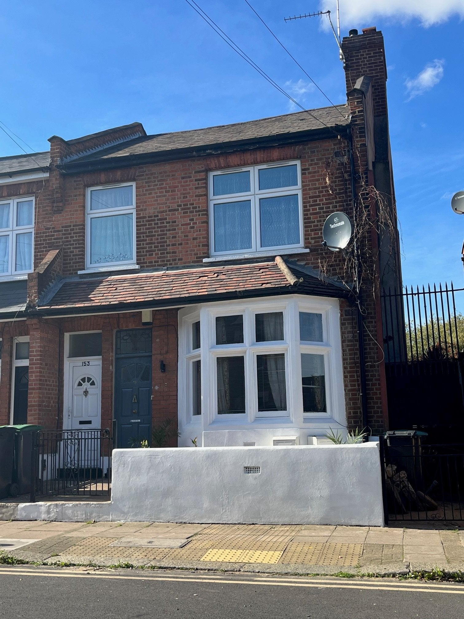Flat Cornwall Road in Greater London
