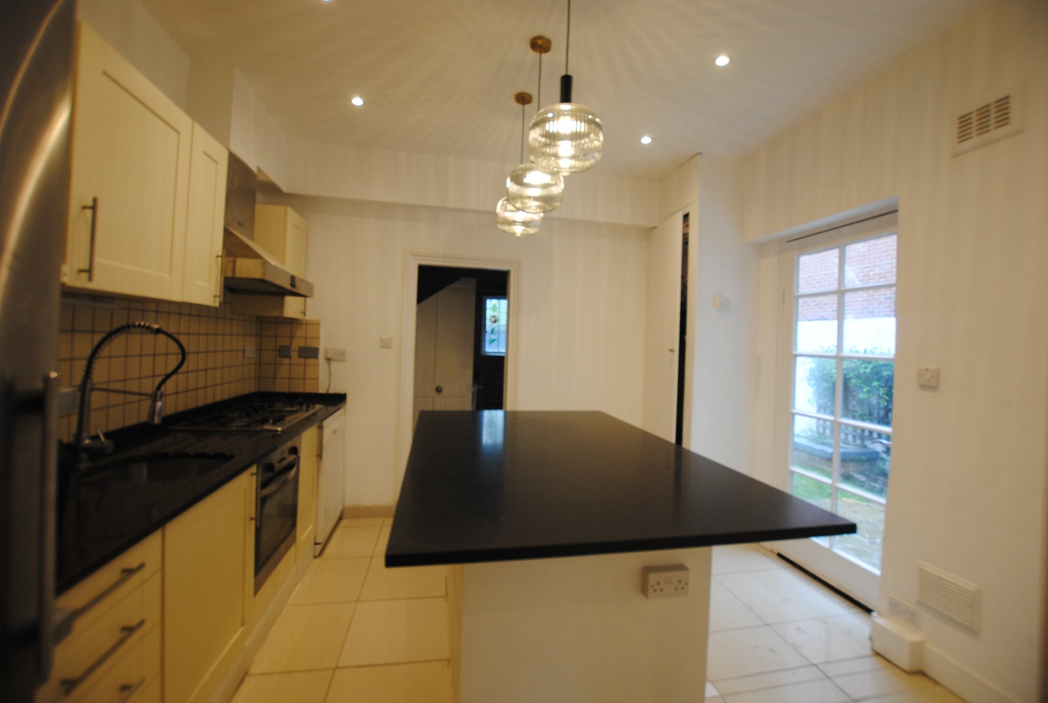 Flat Cornwall Road in Greater London