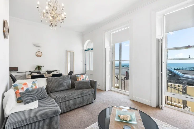 Flat Marine Parade in Brighton