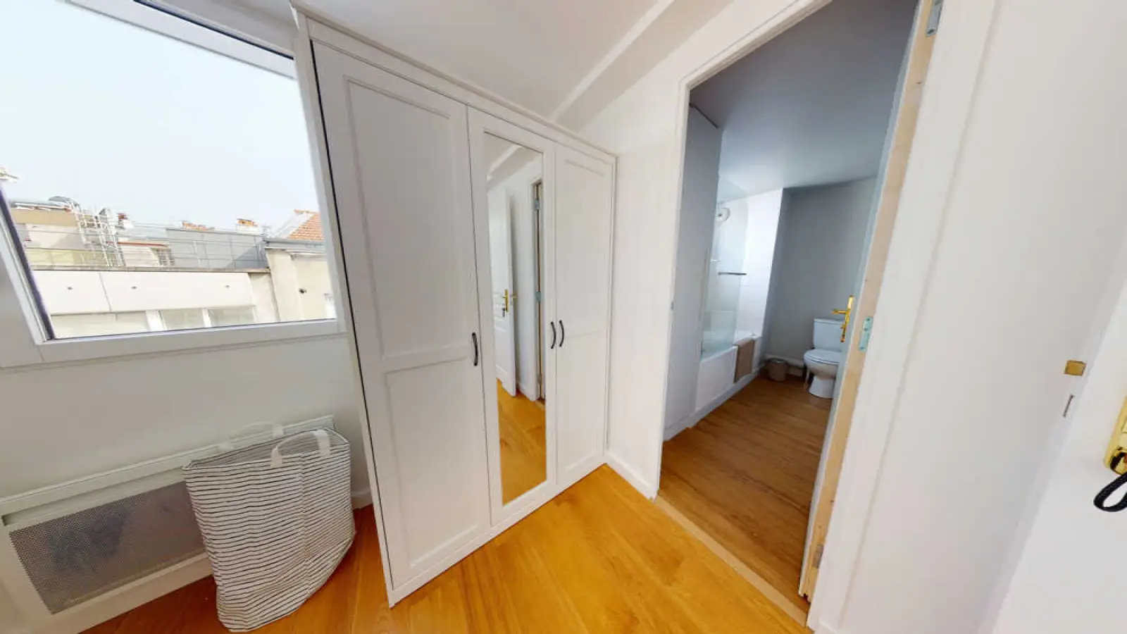 Chambre Rue de Belleville à Paris