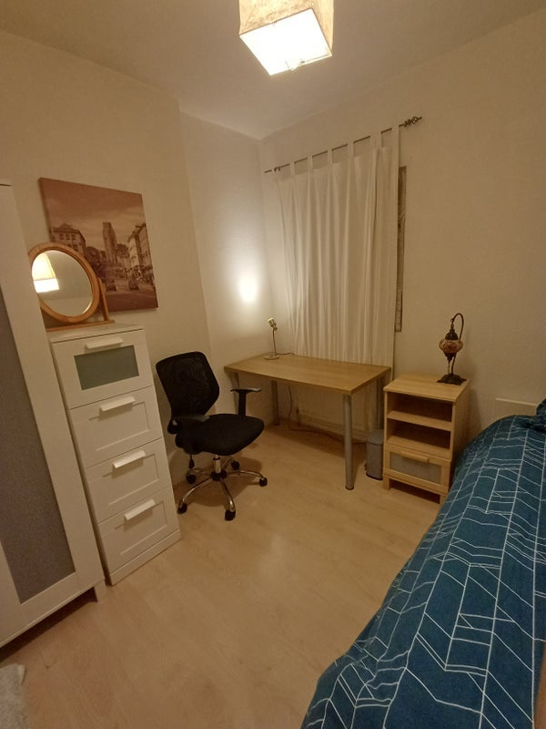 Room Sandilands Road in Greater London