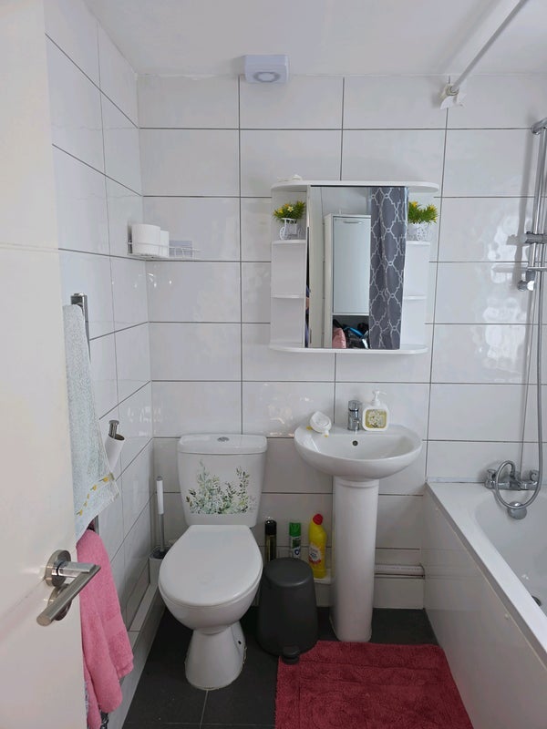 Room High Street in Greater London