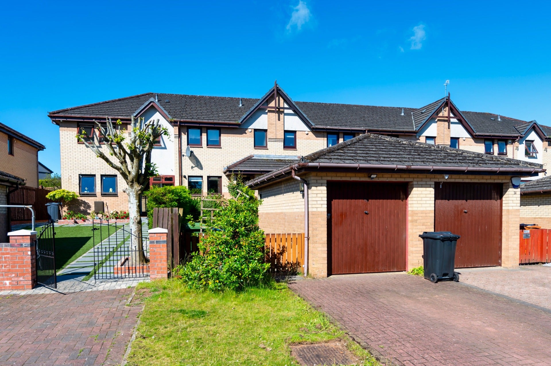 House Craigbarnet Road in Bearsden