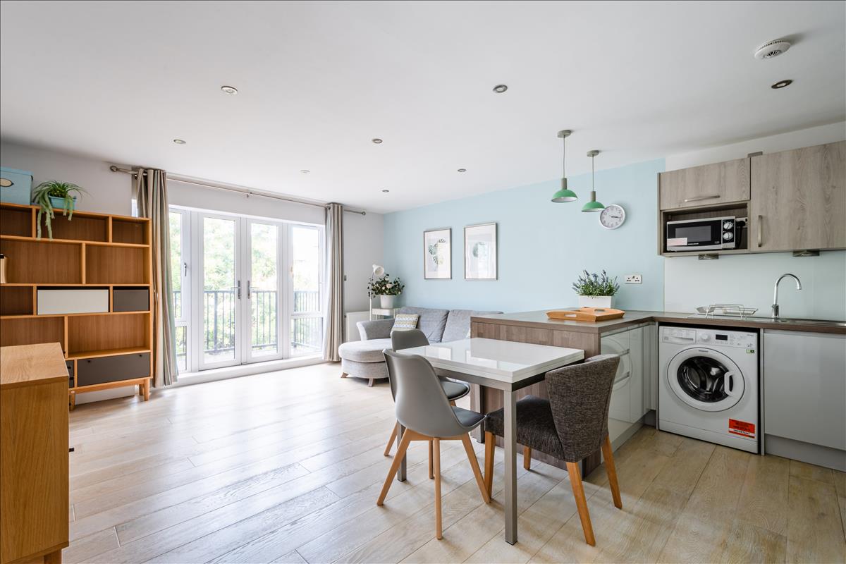 Flat Wharfdale Road in Greater London