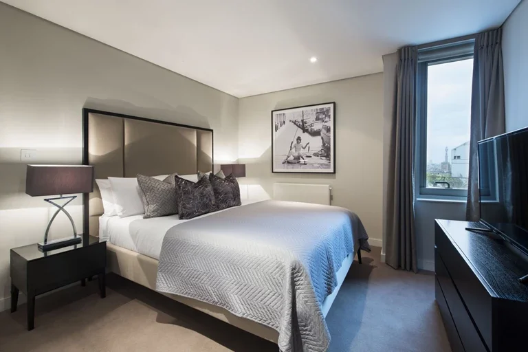 Flat Walm Lane in Greater London