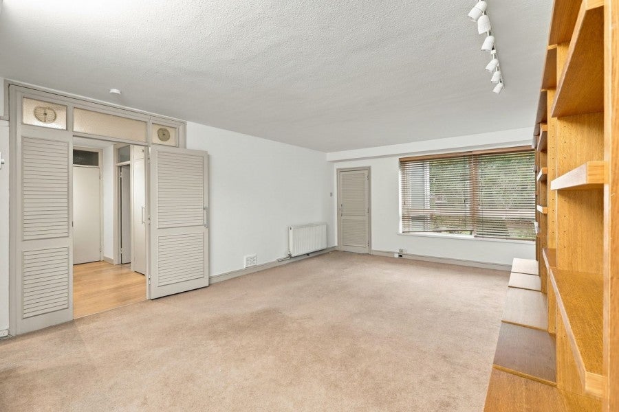 Flat Wolverton Road in Greater London