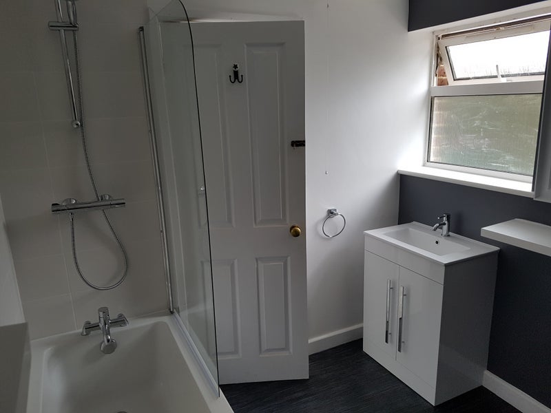 Room Albany Road in Crawley