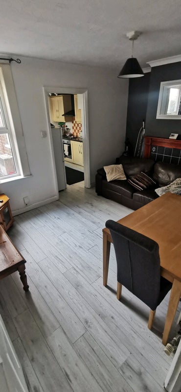 Room Albany Road in Crawley