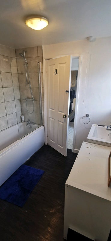 Room Albany Road in Crawley
