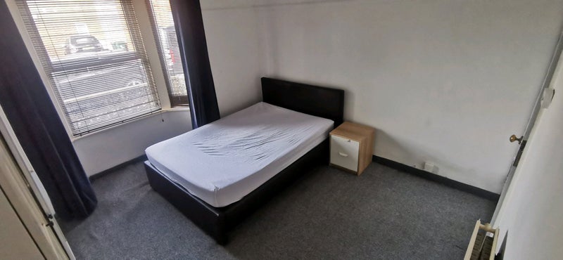 Room Albany Road in Crawley