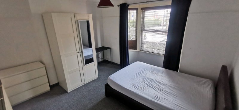 Room Albany Road in Crawley