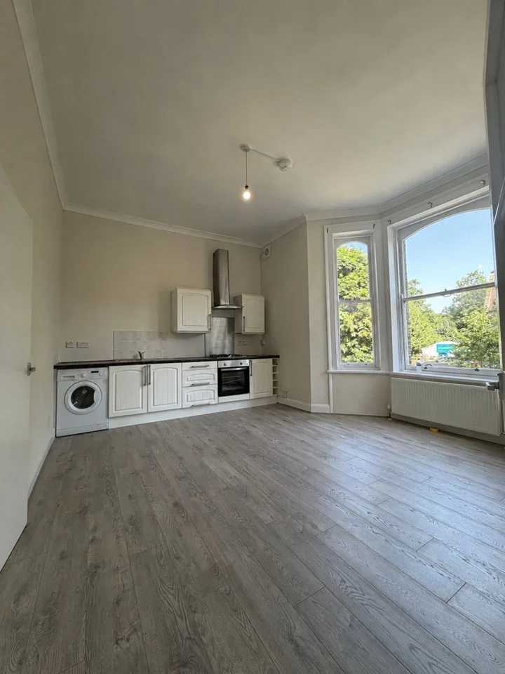 Flat Wickham Road in Greater London