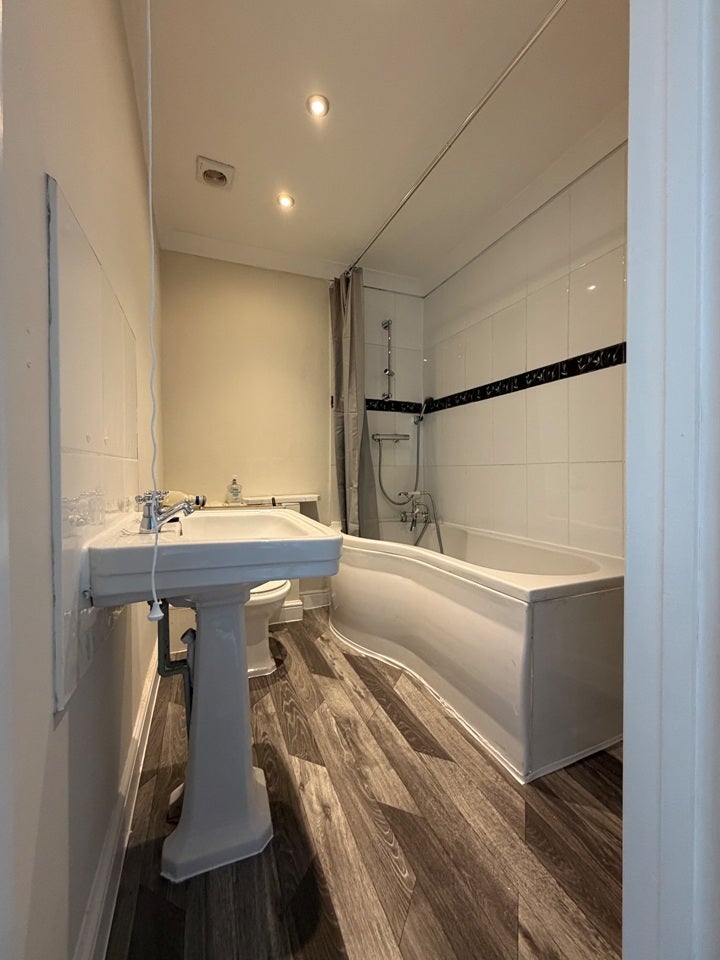 Flat Wickham Road in Greater London