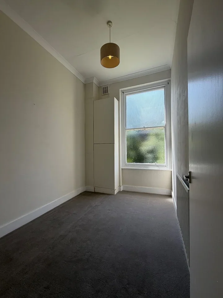 Flat Wickham Road in Greater London