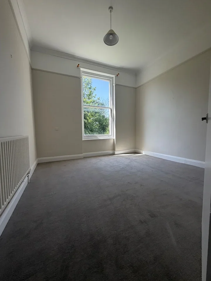 Flat Wickham Road in Greater London