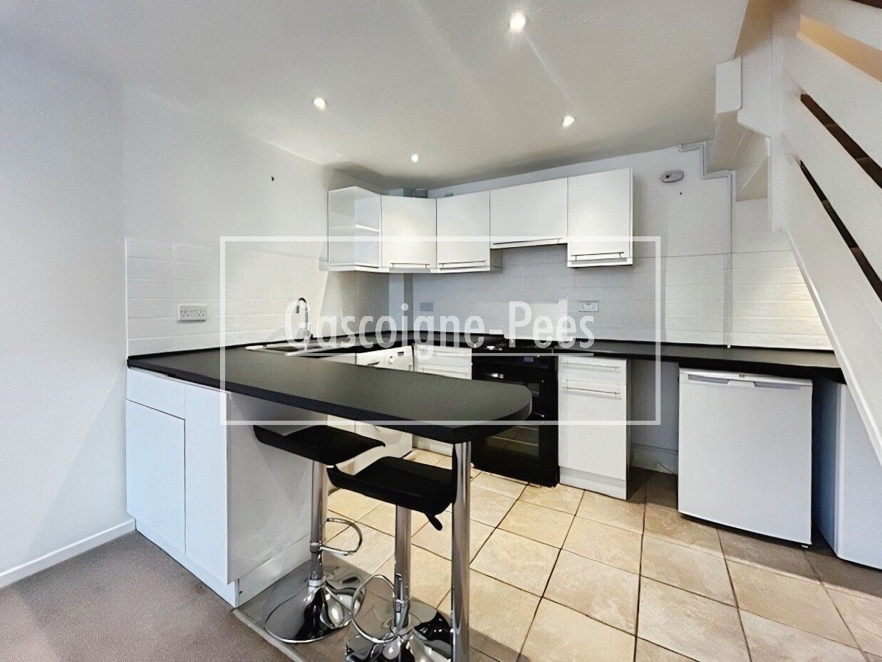 House Myrtle Close in Surrey Heath