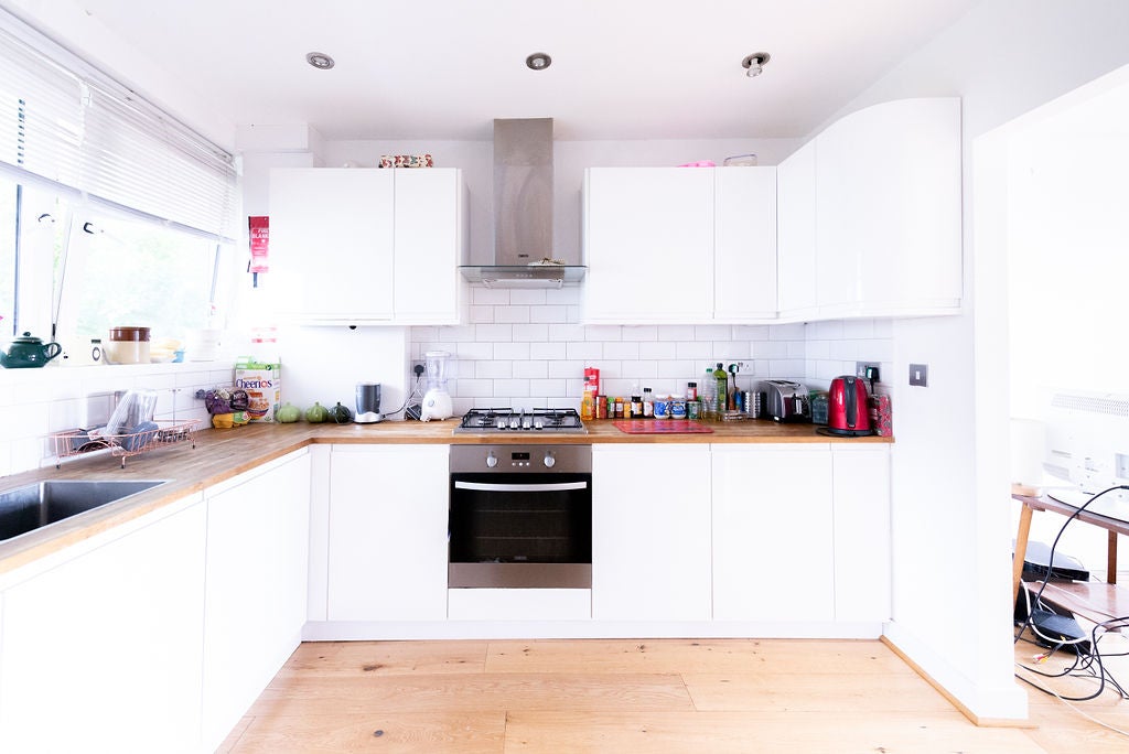 Flat Drakefell Road in Greater London