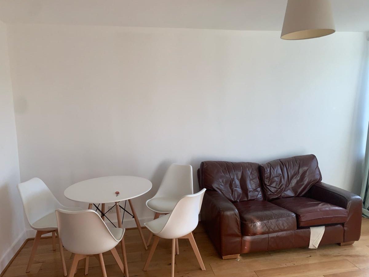 Flat Drakefell Road in Greater London