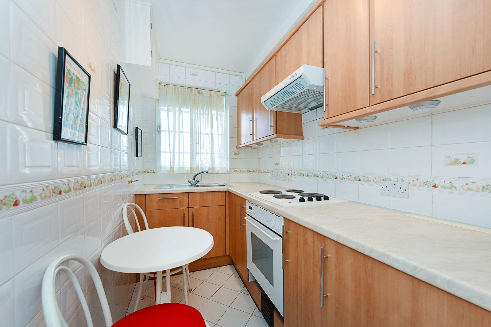 Flat Shepherds Bush Road in Greater London