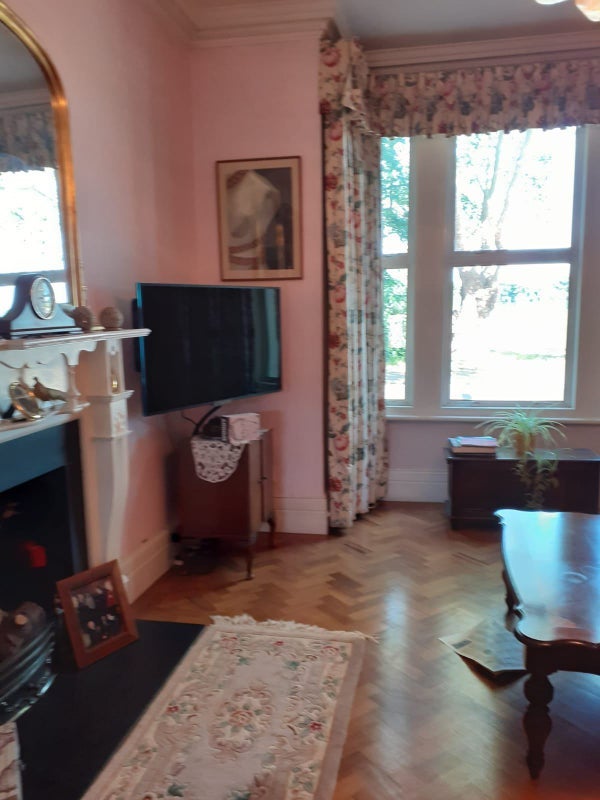 Room Rocks Lane in Greater London
