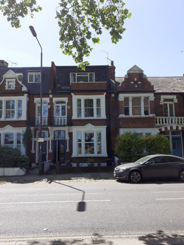 Room Rocks Lane in Greater London