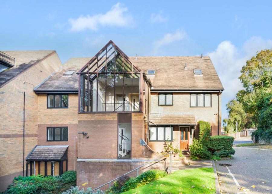 Flat Hagden Lane in Watford