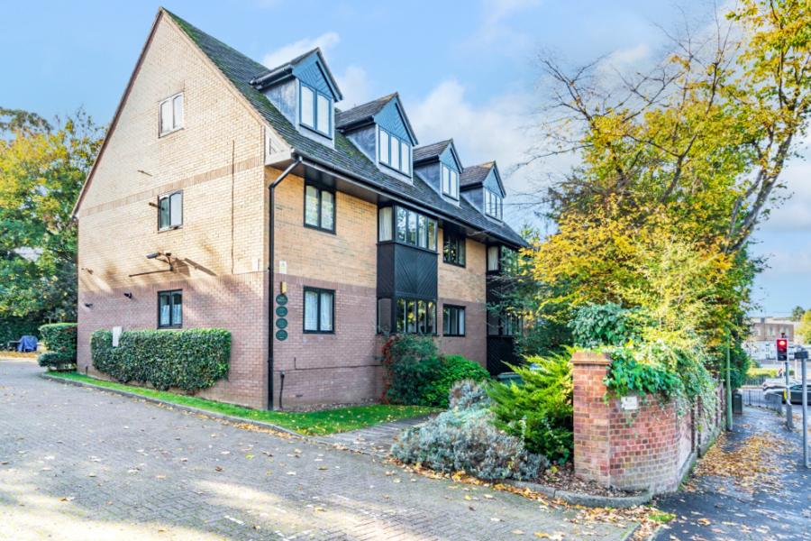 Flat Hagden Lane in Watford