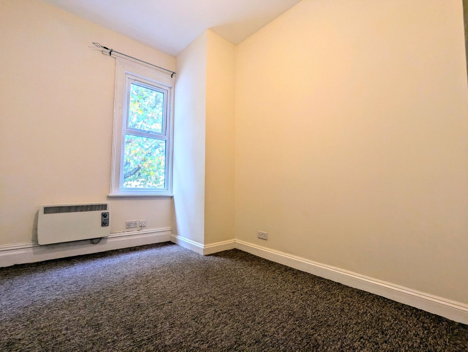 Flat Gloucester Road in Bristol