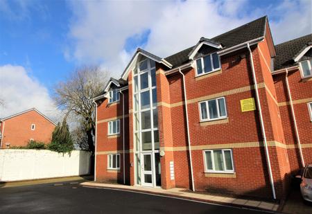 Flat Warlingham Close in Bury