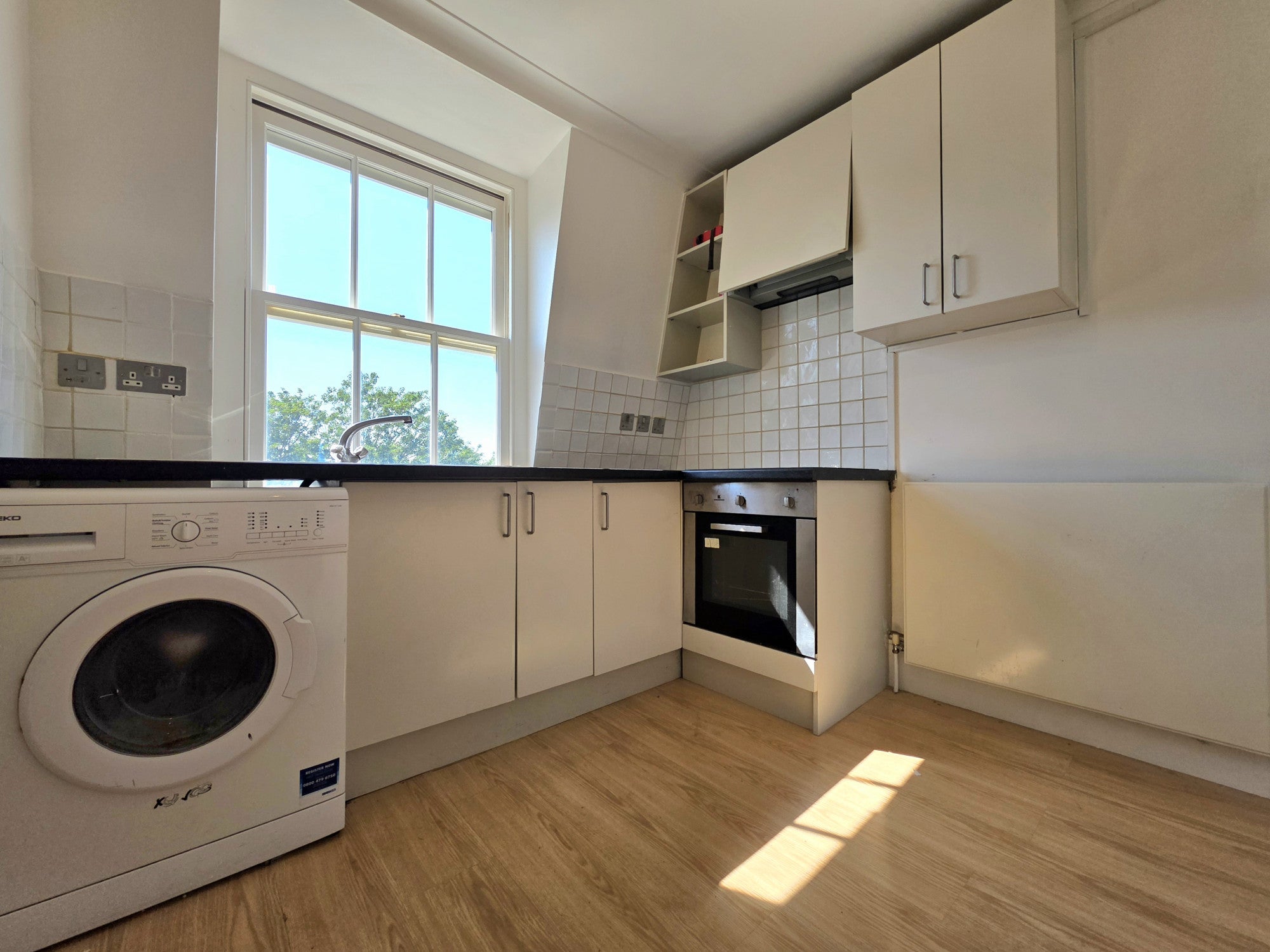 Room Camberwell Road in Greater London
