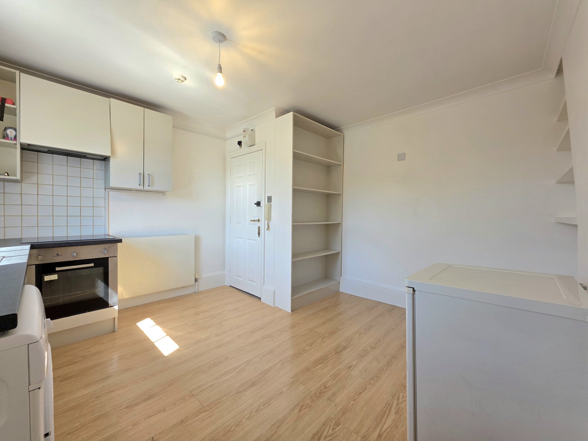Room Camberwell Road in Greater London