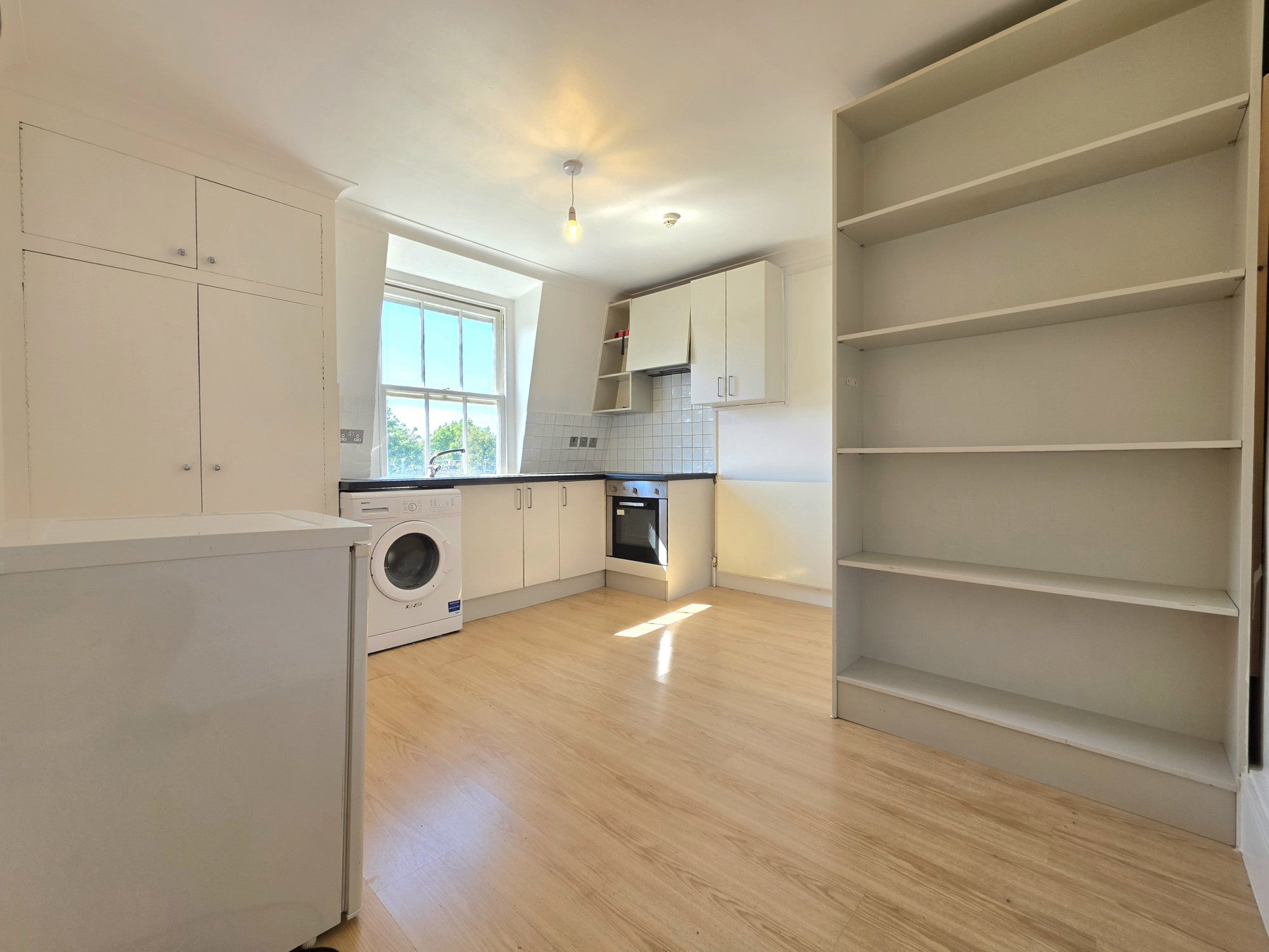 Room Camberwell Road in Greater London
