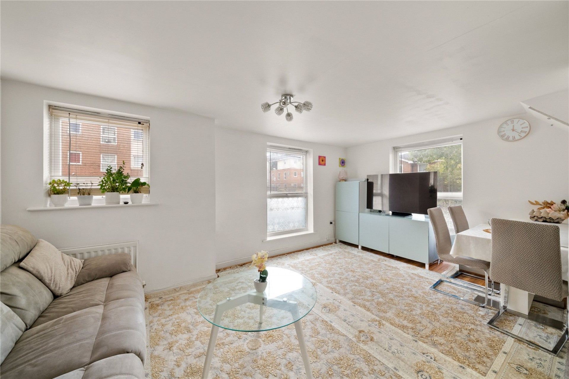 Flat Admiralty Close in Greater London
